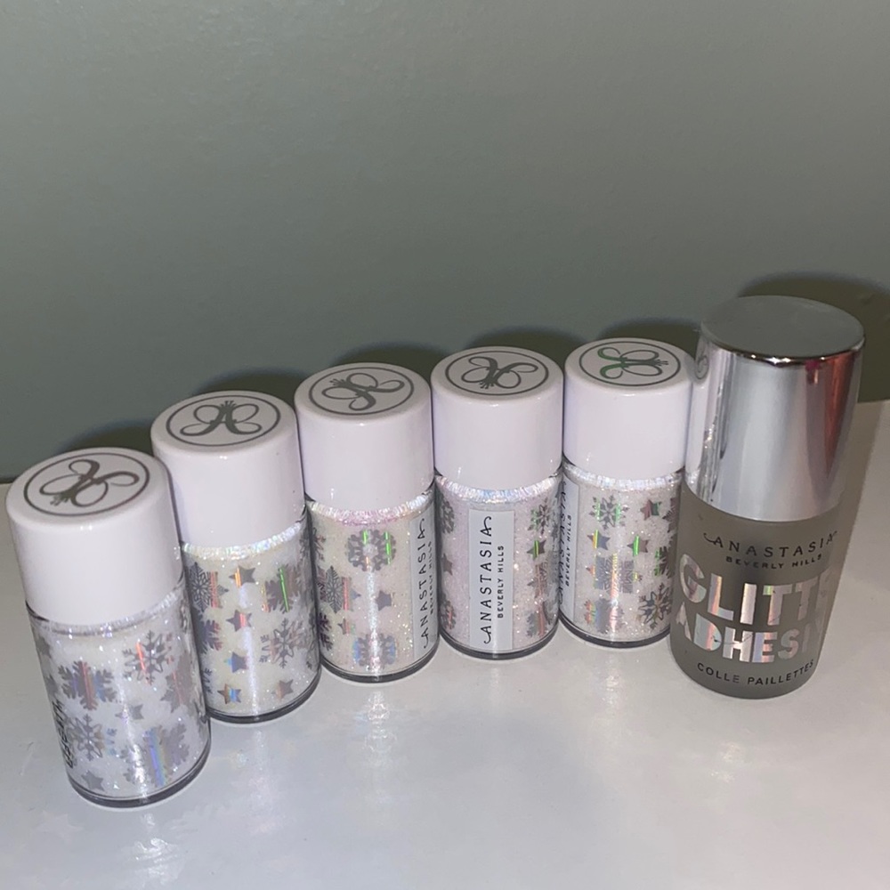 Anastasia BH loose glitter with glitter adhesive